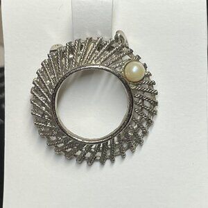 Vintage Silver Tone Circle Brooch w/ Faux Pearl Accent – Openwork Design